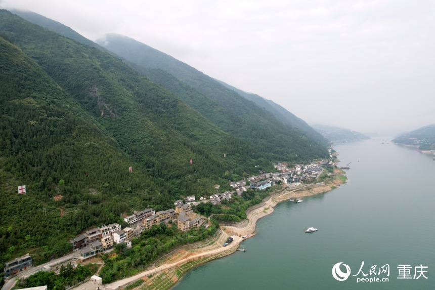 位于長江南岸的三峽里·竹枝村。人民網(wǎng)記者 劉政寧攝