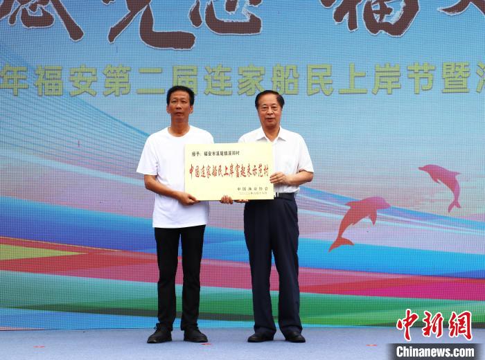 溪邳村獲“中國連家船民上岸富起來示范村”榮譽稱號?！×珠派?攝