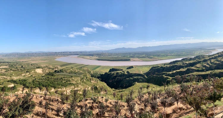 【中國(guó)夢(mèng)·黃河情】以生態(tài)文明為引領(lǐng) 山西芮城走出發(fā)展新路子_fororder_1 站在黃河一號(hào)